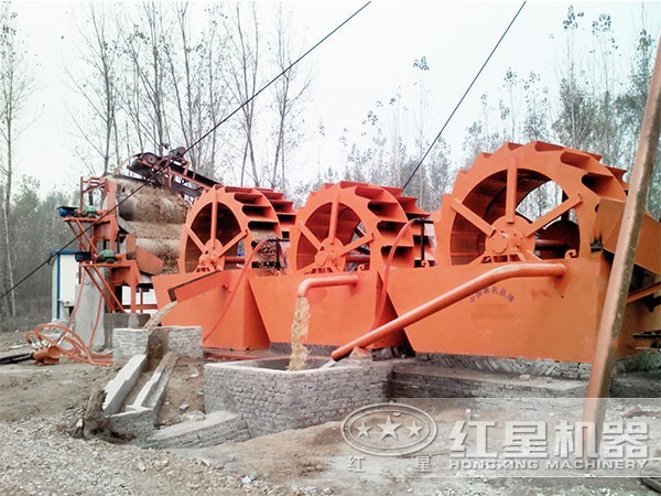 一小時100噸河沙洗砂機(jī)現(xiàn)場作業(yè) 一小時100噸河沙洗砂機(jī)現(xiàn)場作業(yè)