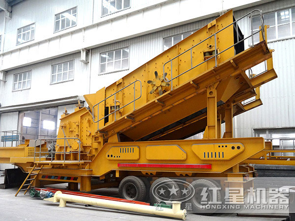 山皮土移動式破碎設備:配反擊破 山皮土移動式破碎設備:配反擊破