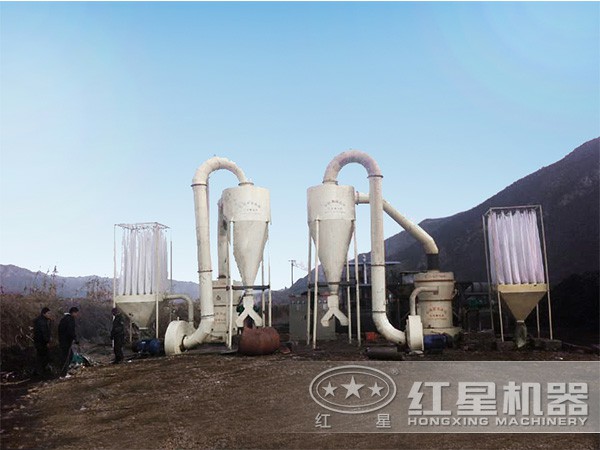 鋯石磨粉機工作現(xiàn)場 鋯石磨粉機工作現(xiàn)場