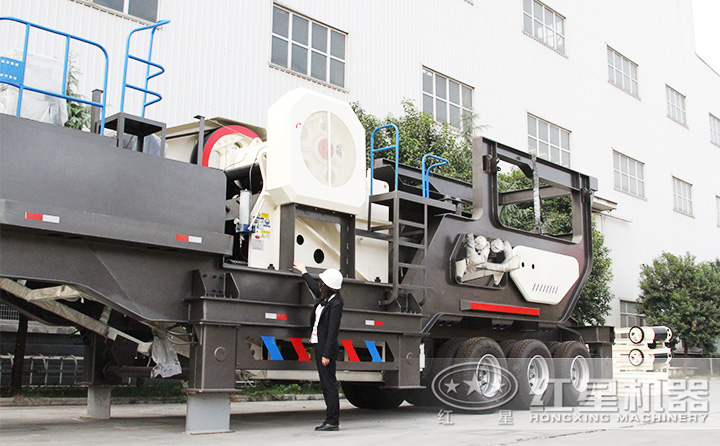 鄂破移動破碎站產(chǎn)量85-275t/h，給料+粗碎+傳輸 