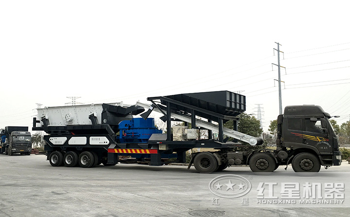 車載時產(chǎn)300噸鵝卵石移動制沙機上路了,移動自由更靈活