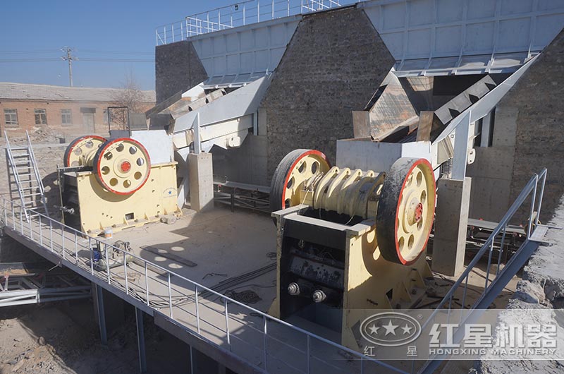 河北客戶大型液壓鄂式破碎機作業現場圖 河北客戶大型液壓鄂式破碎機作業現場圖