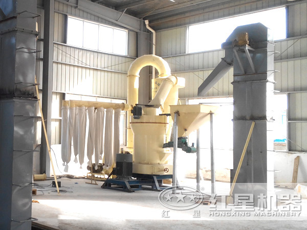 重晶石磨粉機(jī)工作現(xiàn)場圖 重晶石磨粉機(jī)工作現(xiàn)場圖