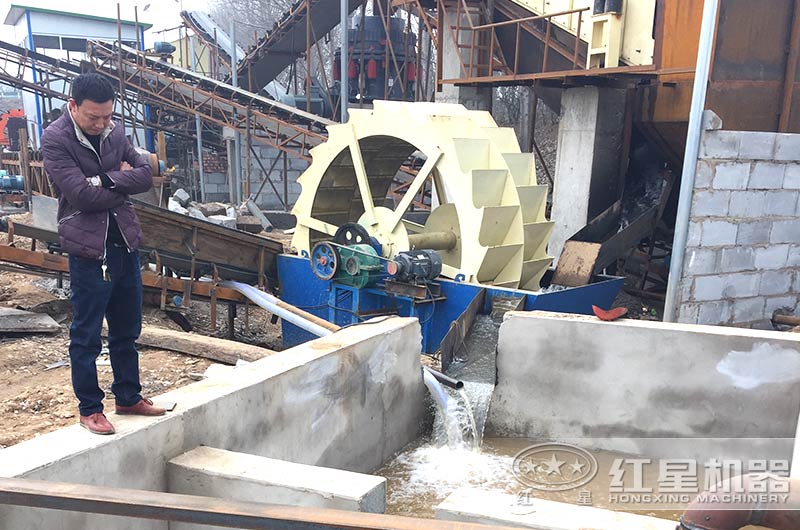 撈沙機(jī)工作現(xiàn)場(chǎng)實(shí)拍圖 撈沙機(jī)工作現(xiàn)場(chǎng)實(shí)拍圖