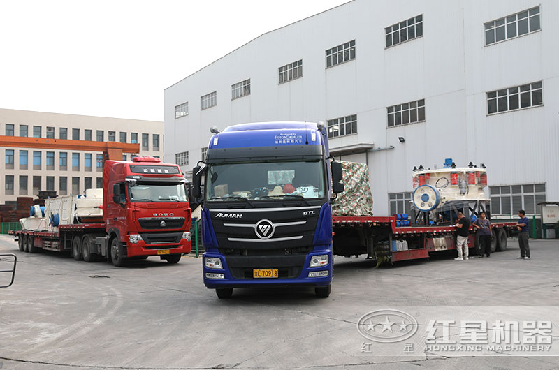 液壓巖石破碎機(jī)設(shè)備發(fā)貨中