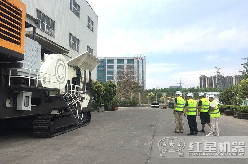 客戶來廠,經理陪同參觀考察 客戶來廠,經理陪同參觀考察