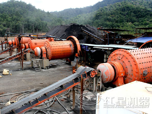 球磨機(jī)工作現(xiàn)場圖片 球磨機(jī)工作現(xiàn)場圖片