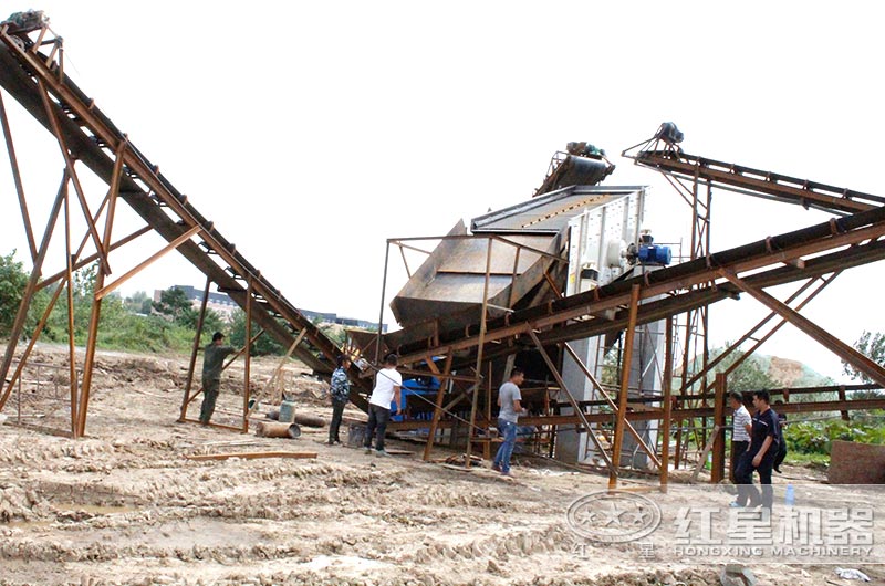 振動(dòng)篩在石英砂生產(chǎn)線(xiàn) 振動(dòng)篩在石英砂生產(chǎn)線(xiàn)