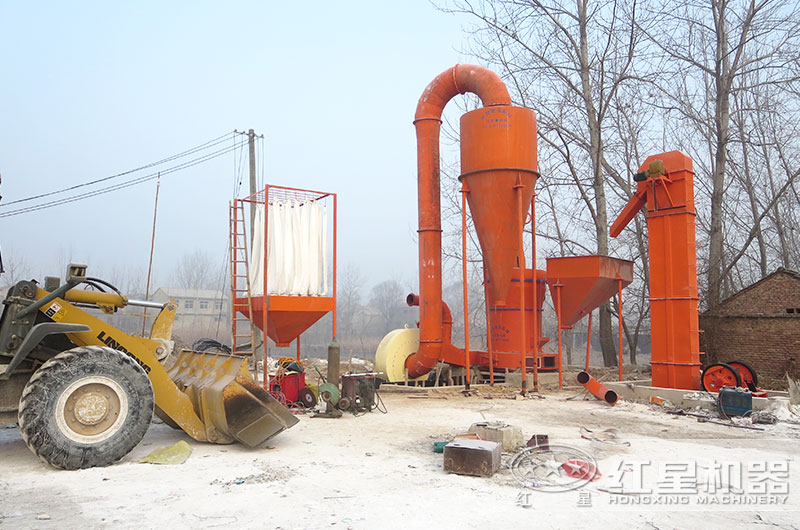 煤矸石磨粉現(xiàn)場(chǎng) 煤矸石磨粉現(xiàn)場(chǎng)