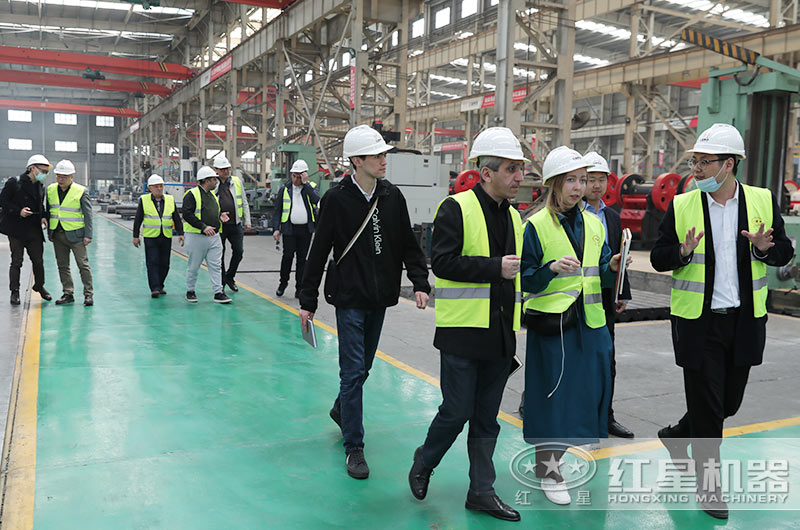 客戶來廠考察破碎機設備 客戶來廠考察破碎機設備