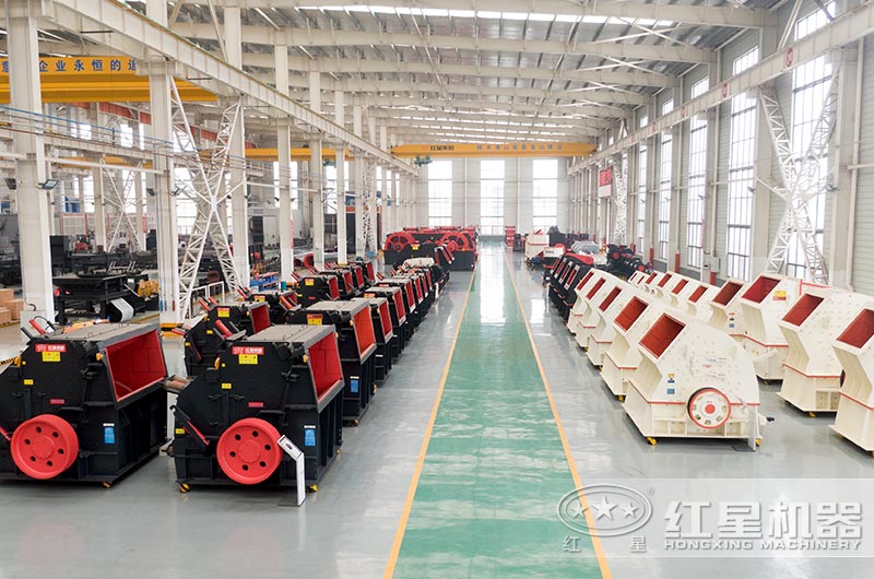 展區整齊排列的石頭粉碎機